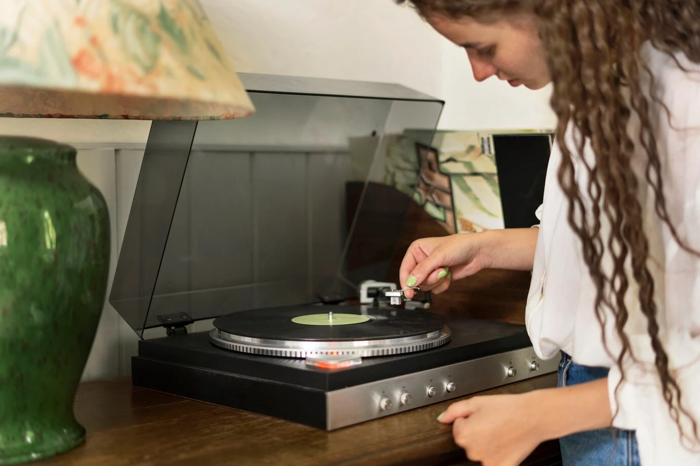 The Vinyl Revival: The Return of the Classic Music Experience